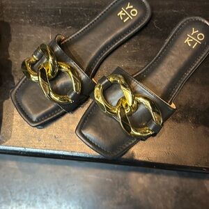 Yoki Black Sandals with Gold Chain Accent